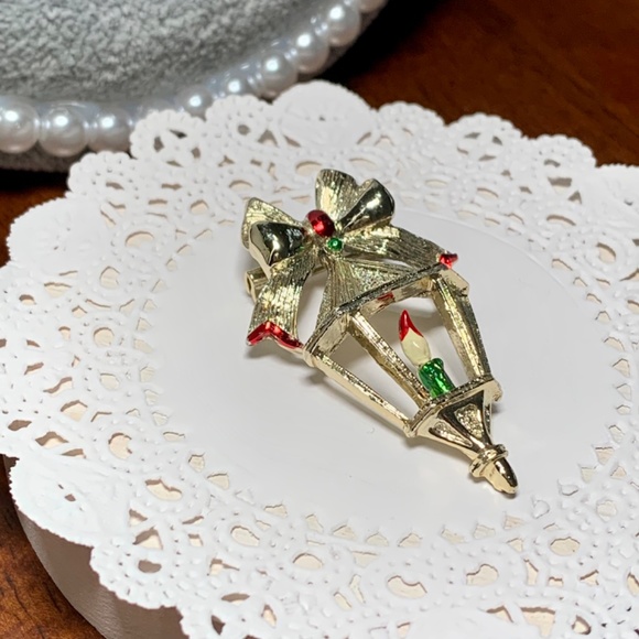 Vintage Holiday Candle Lantern Gold tone Brooch - Picture 3 of 10